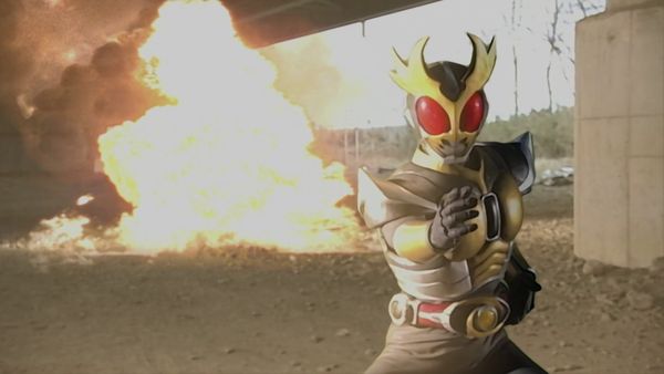 Kamen Rider Agito - Puntos y líneas plateadas