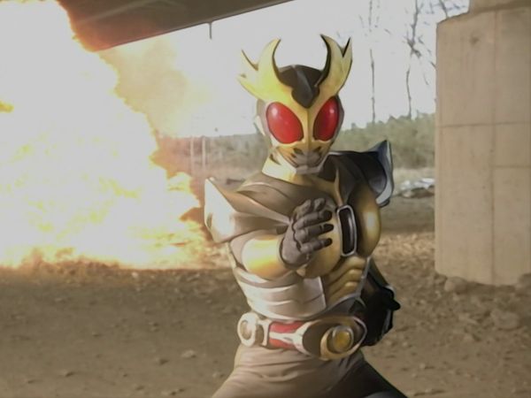 Kamen Rider Agito - Puntos y líneas plateadas
