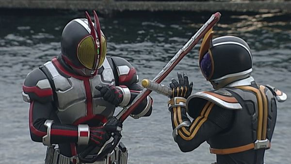 Kamen Rider 555 - Faiz - El Regreso de Takumi a la Actividad