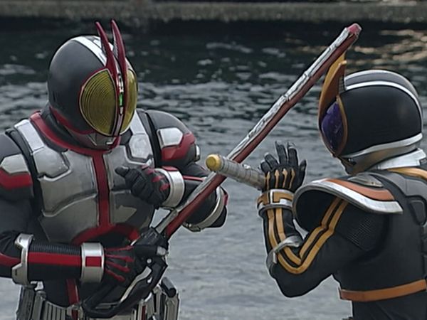Kamen Rider 555 - Faiz - El Regreso de Takumi a la Actividad