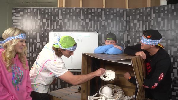 Preston & Brianna - Extreme Minecraft What's in the Box Challenge / World's Strongest Man vs $10,000 Safe
