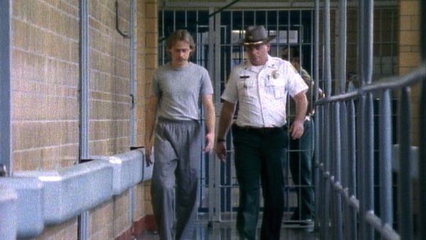 Unsolved Mysteries with Dennis Farina - Episode: 18