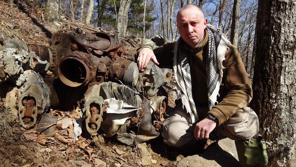 WWII Air Crash Detectives - Lost and Confused: Sharp Top Mountain B-25 Crash
