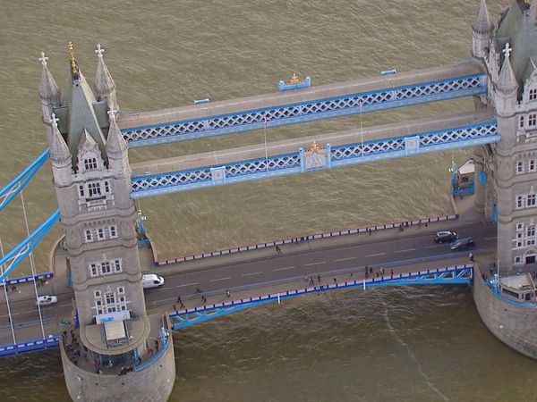 Rivers With Jeremy Paxman - The Thames