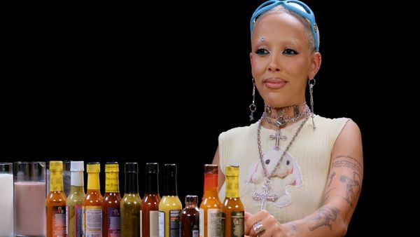 Hot Ones - Doja Cat Is Doing Great While Eating Spicy Wings