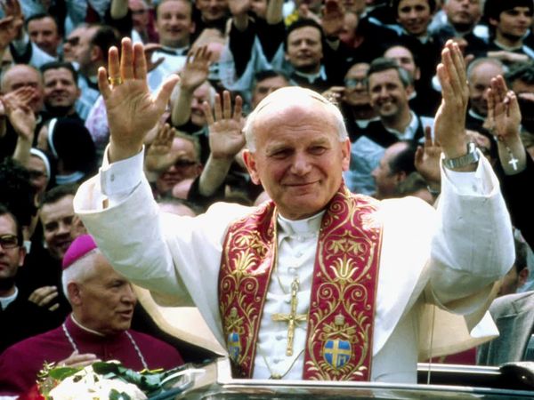 Pope: The Most Powerful Man in History - Courage, Change and the Modern Papacy