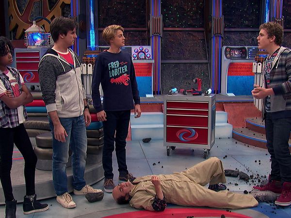 Henry Danger - Invasores do Espaço, Parte 1