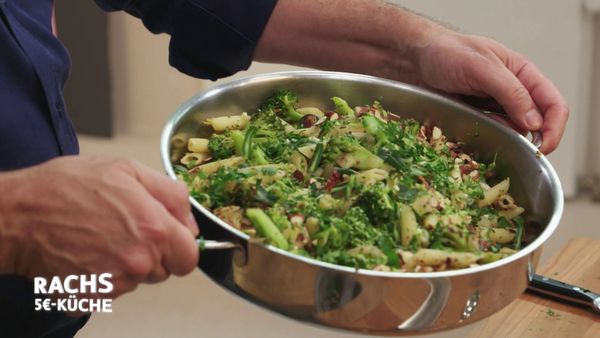 Rachs 5€-Küche - Penne mit Brokkoli und Gremolata