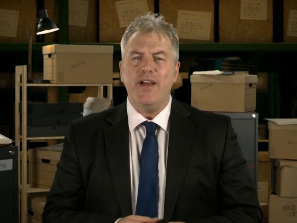 Donal MacIntyre's Murder Files - Parachute Murder Bid