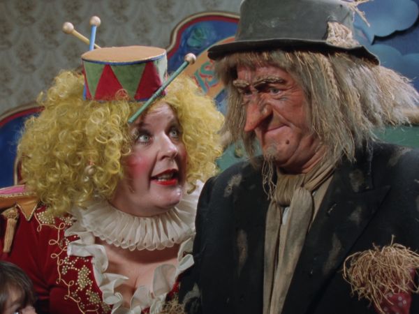 Worzel Gummidge Down Under - Ten Heads Are Better Than One