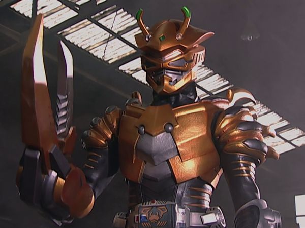 Kamen Rider Ryuki - El Hombre Misterioso de la Tienda de Antigüedades