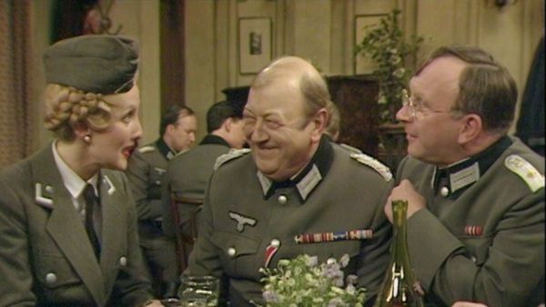 Allo 'Allo! - Ein Polizist fällt vom Himmel