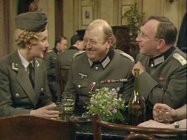 Allo 'Allo! - Ein Polizist fällt vom Himmel