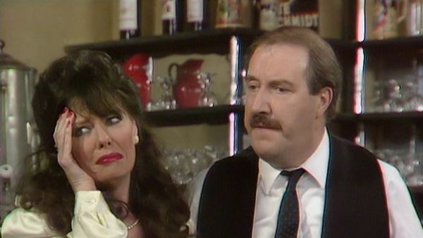 Allo 'Allo! - Kommunikation