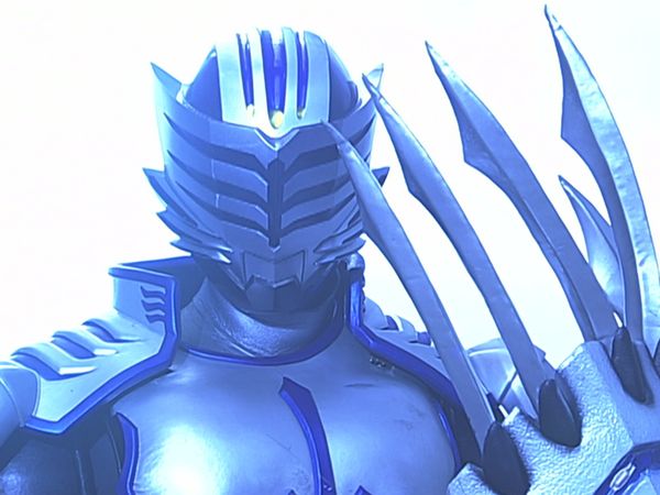 Kamen Rider Ryuki - El héroe luchará