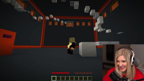 BriannaPlayz - Escaping Minecraft Prison with Preston: Part 1
