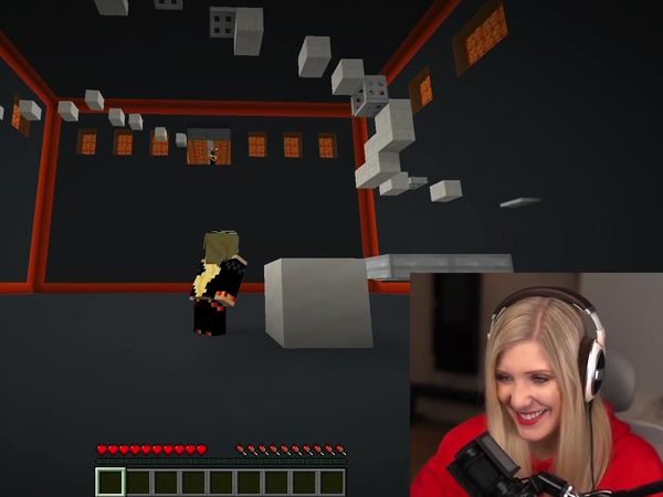 BriannaPlayz - Escaping Minecraft Prison with Preston: Part 1