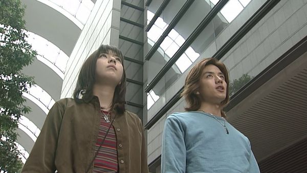Kamen Rider 555 - Faiz - El Presidente Entra en Escena