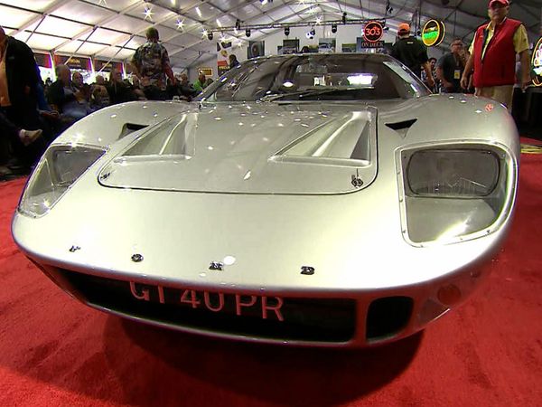 Legendary Motorcar - Head to Head GT-350s