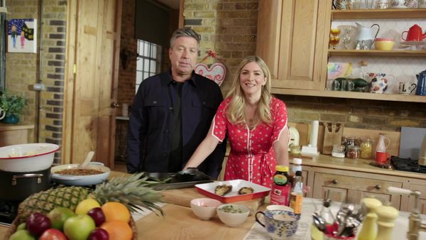 John and Lisa's Weekend Kitchen - Episode 5