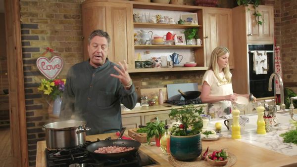 John and Lisa's Weekend Kitchen - Episode 7