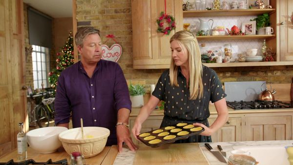 John and Lisa's Weekend Kitchen - Episode 6