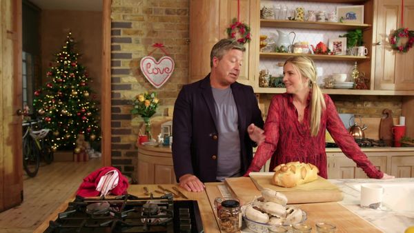 John and Lisa's Weekend Kitchen - Episode 9