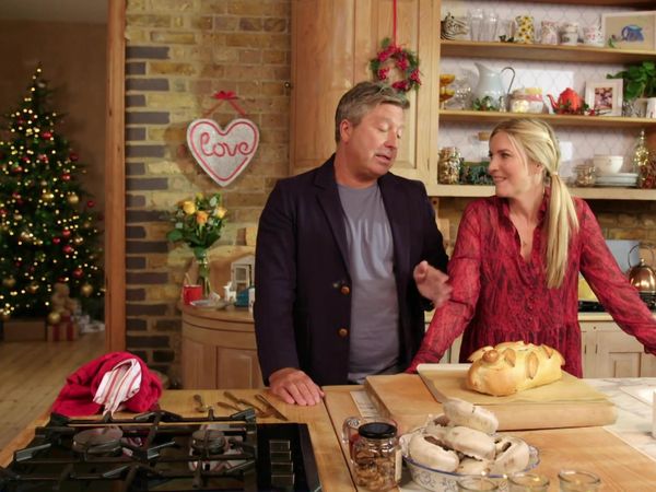 John and Lisa's Weekend Kitchen - Episode 9