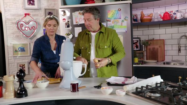 John and Lisa's Weekend Kitchen - Episode 3