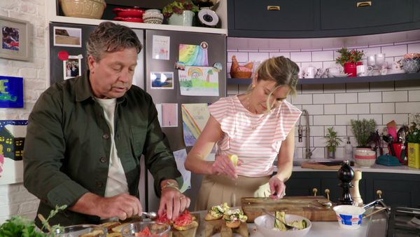 John and Lisa's Weekend Kitchen - Episode 6