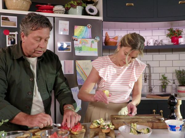 John and Lisa's Weekend Kitchen - Episode 6