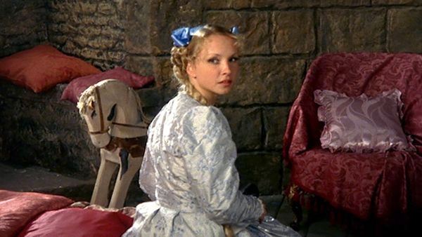 Die ProSieben Märchenstunde Volume 1, Folge 1 Rotkäppchen - Wege zum Glück - Rapunzel - Mord ist ihr Hobby