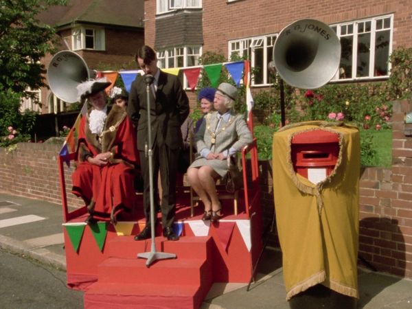 Monty Python's Flying Circus - Mr. Neutron