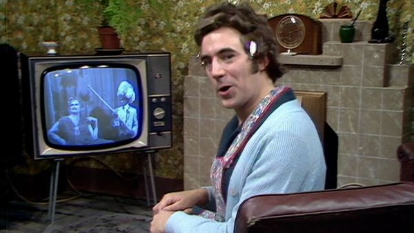 Monty Python's Flying Circus - Face The Press / Dinsdale!