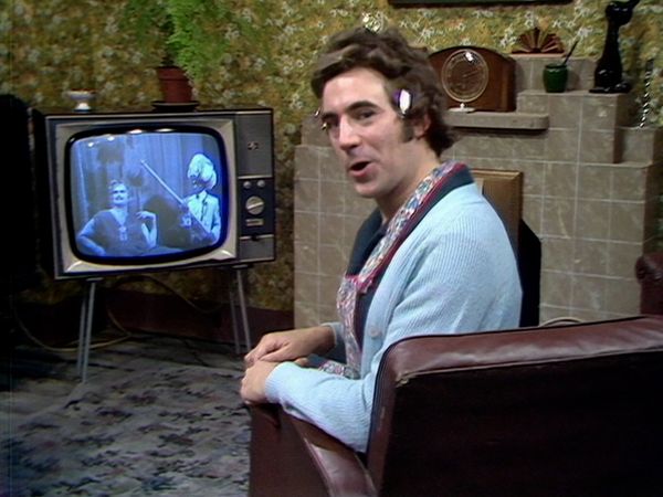 Monty Python's Flying Circus - Face The Press / Dinsdale!