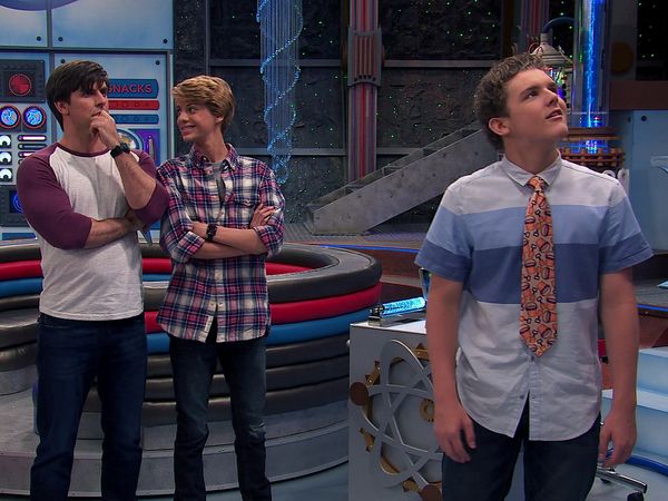 Henry Danger HD - Una pez-ñata llena de zom-bejas