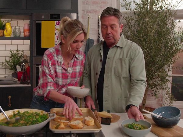 John and Lisa's Weekend Kitchen - Episode 8