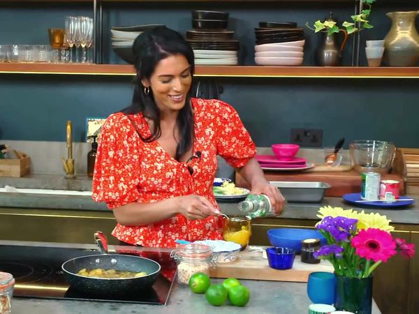 John and Lisa's Weekend Kitchen - Episode 1