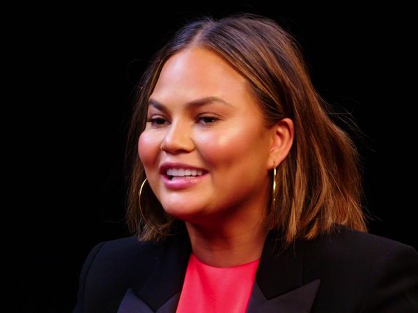 Hot Ones - Chrissy Teigen Gets Drunk on Spicy Wings