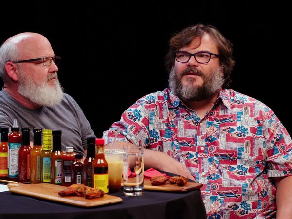 Hot Ones - Tenacious D Gets Rocked By Spicy Wings