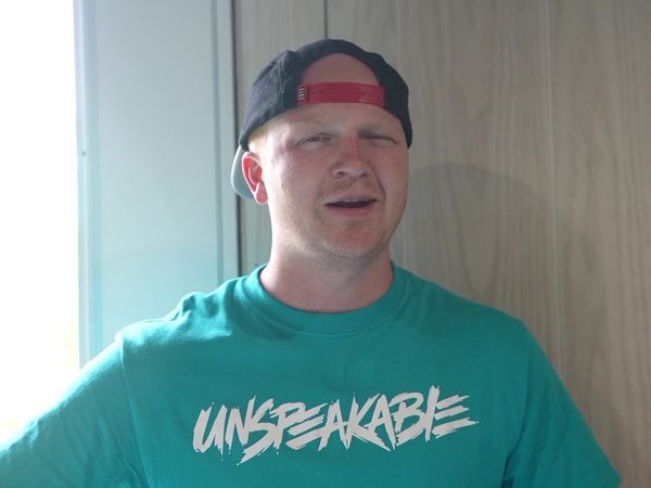 Unspeakable - I Turned My Creeper Into a House!