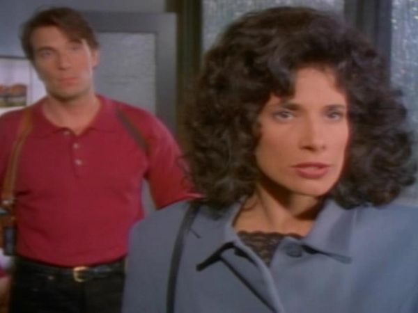 The Commish - The Commish: S4 E9 - The Lady Vanishes