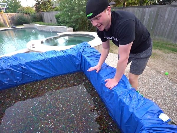 Unspeakable - We Played Among Us in Real Life / 10 Million Orbeez vs. 1,000 Bath Bombs