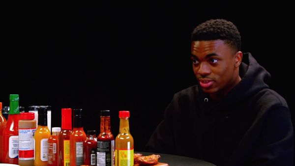 Hot Ones - Vince Staples Delivers Hot Takes While Eating Spicy Wings