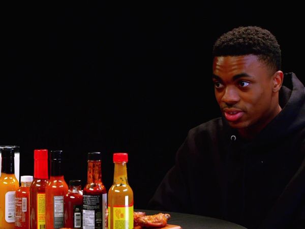 Hot Ones - Vince Staples Delivers Hot Takes While Eating Spicy Wings