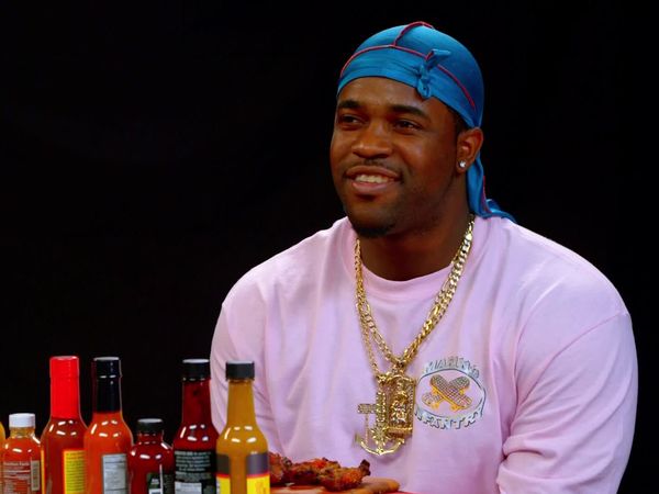 Hot Ones - A$AP Ferg Harlem Shakes While Eating Spicy Wings