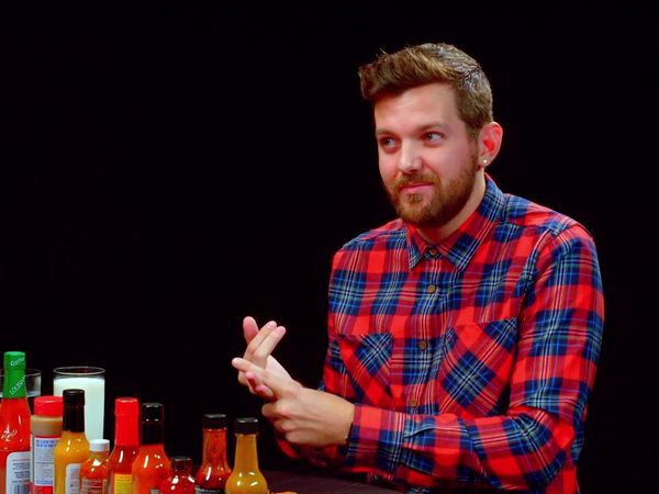 Hot Ones - Dillon Francis Hurts His Body With Spicy Wings
