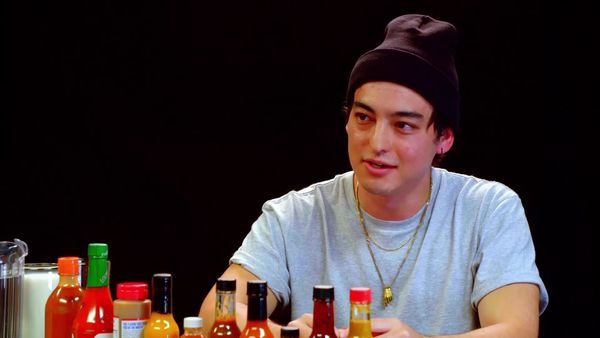 Hot Ones - Joji Sets His Face on Fire While Eating Spicy Wings