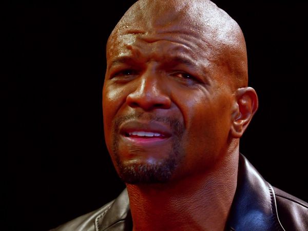 Hot Ones - Terry Crews Hallucinates While Eating Spicy Wings
