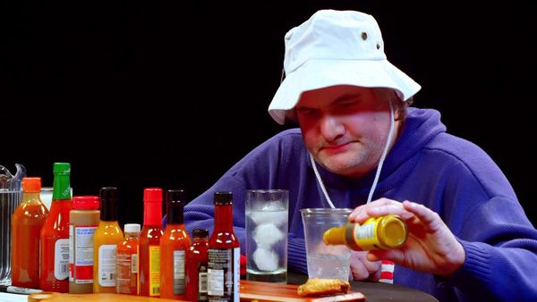 Hot Ones - Artie Lange Is Raw and Uncensored While Eating Spicy Wings